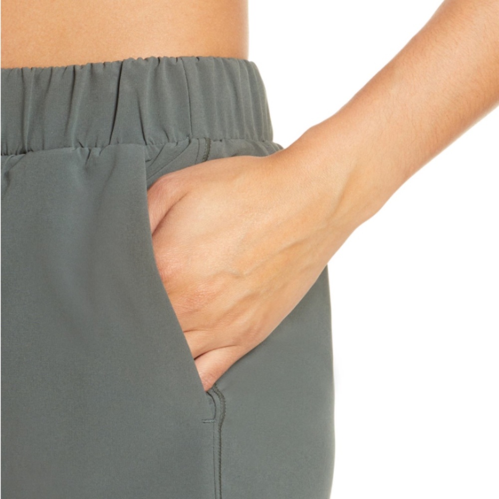 NEW Zella Taylor Getaway High Waist Recycled Polyester Shorts - Picture 4 of 5